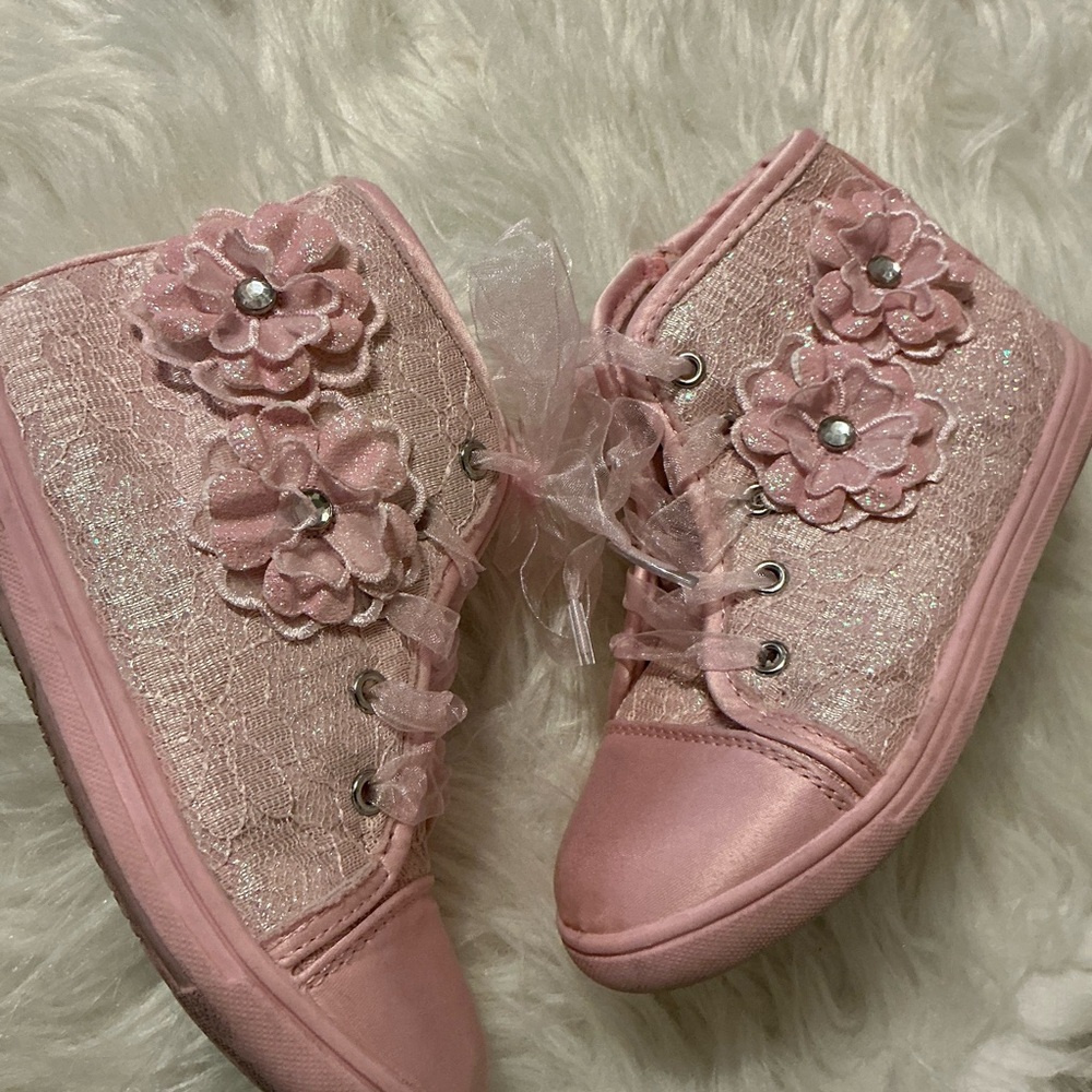 Rachel Shoes Size 10 little girls pink lace shoes